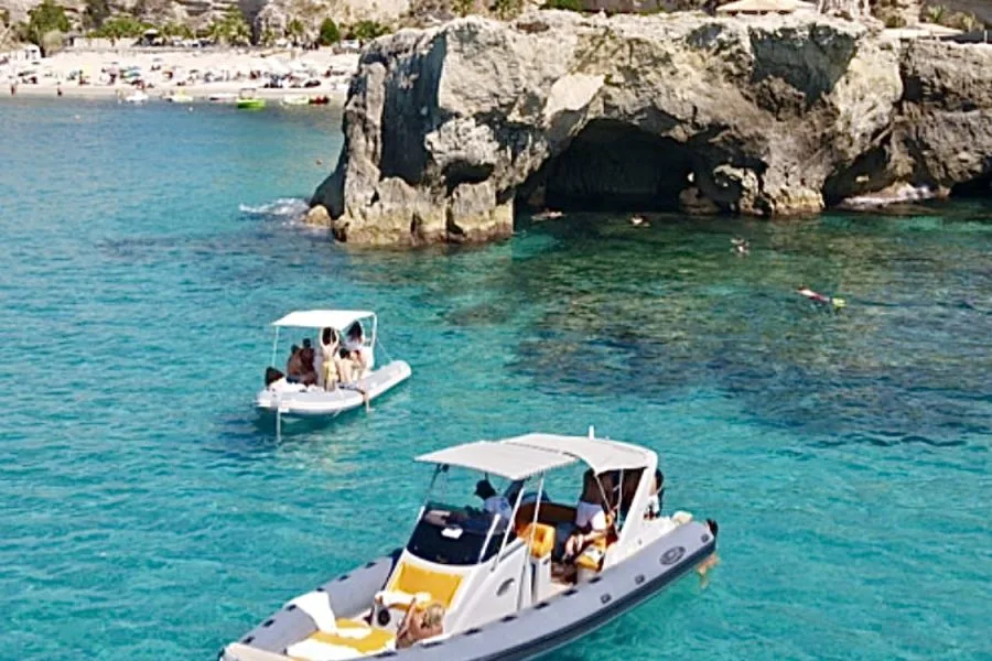 Il più bel tour sulla costa degli Dei, massimo 12 persone a bordo