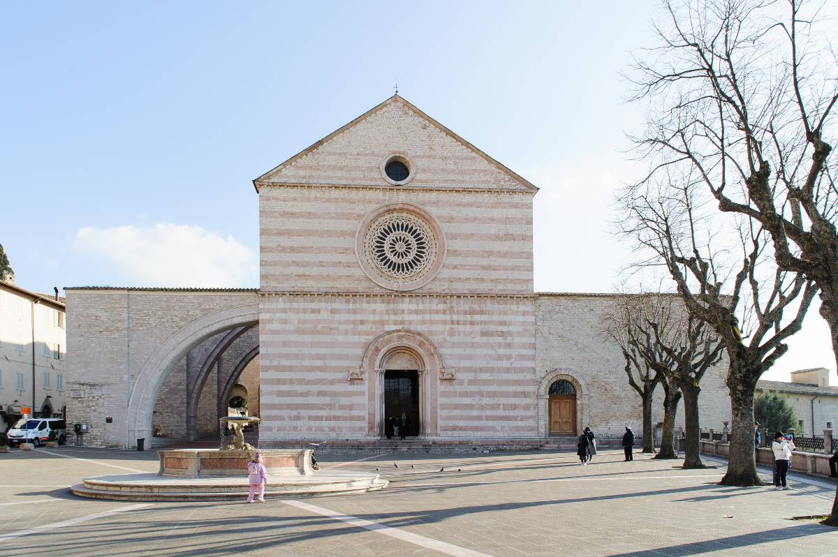 Basilica-di-Santa-Chiara