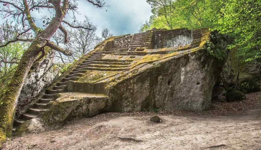 Bomarzo as Giza: discovering the hidden pyramid