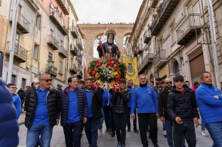 San Francesco di Paola in processione a Corigliano 25 11zon