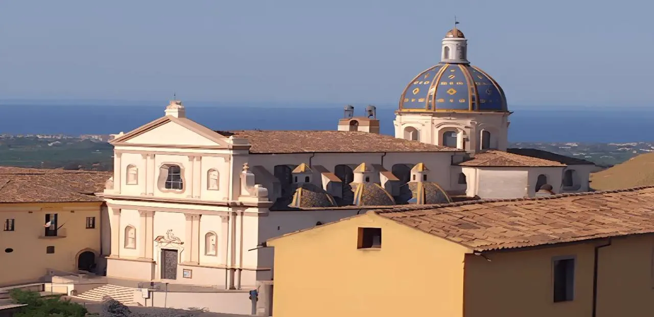 chiesa di Sant'Antonio e palazzo Garopoli_8_11zon