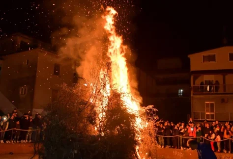 fuoco di San Giuseppe a Schiavonea 8 11zon