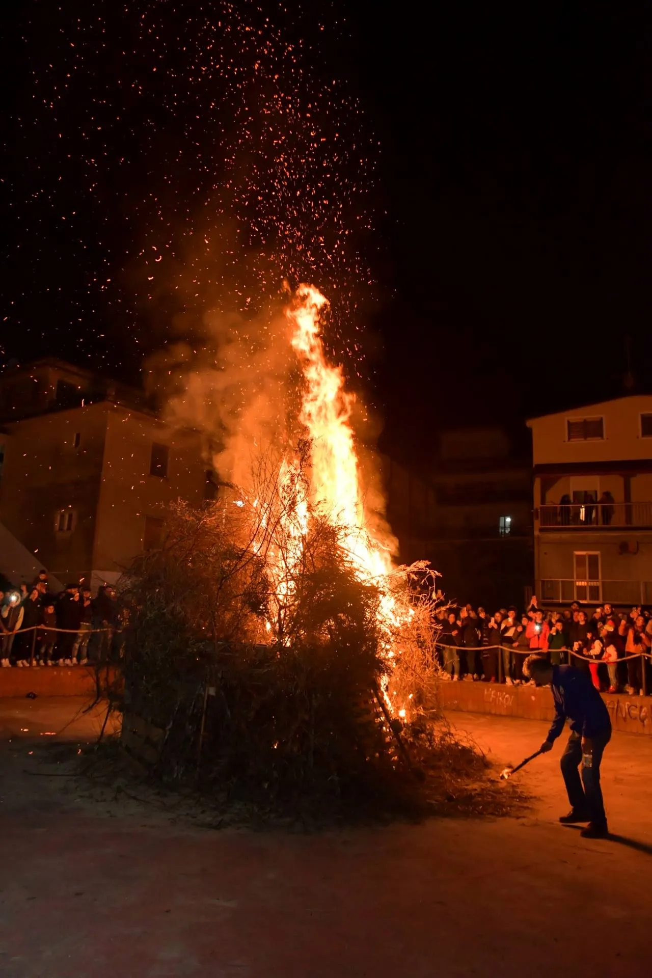 fuoco di San Giuseppe a Schiavonea 8 11zon